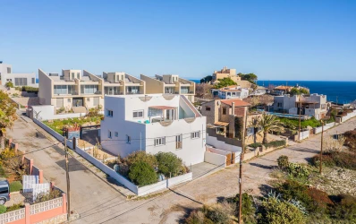 Moderne Villa mit Meerblick und Vermietlizenz in Els Pelats