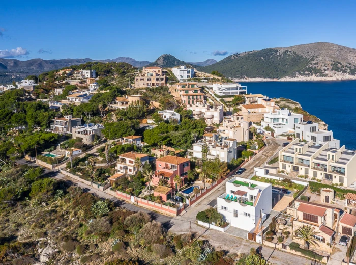 Villa with sea views and rental license-11