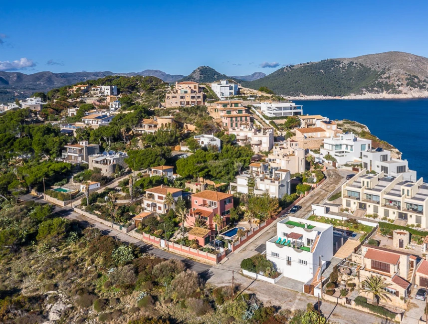 Villa with sea views and rental license-11