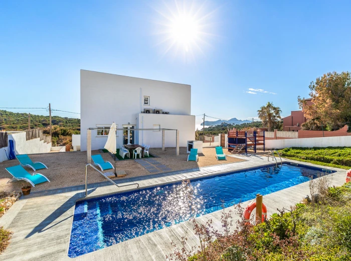 Villa moderne avec vue sur la mer et permis de location à Els Pelats-3