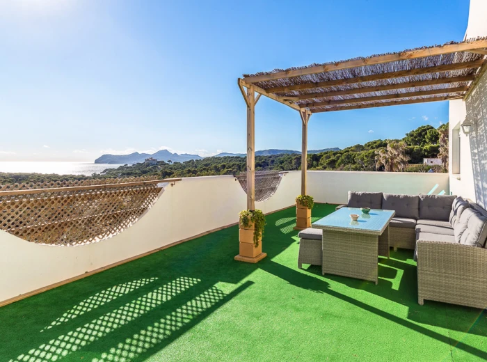 Moderne villa met zeezicht en verhuurvergunning in Els Pelats-1