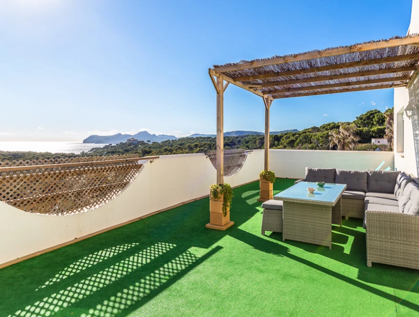Villa with sea views and rental license-1