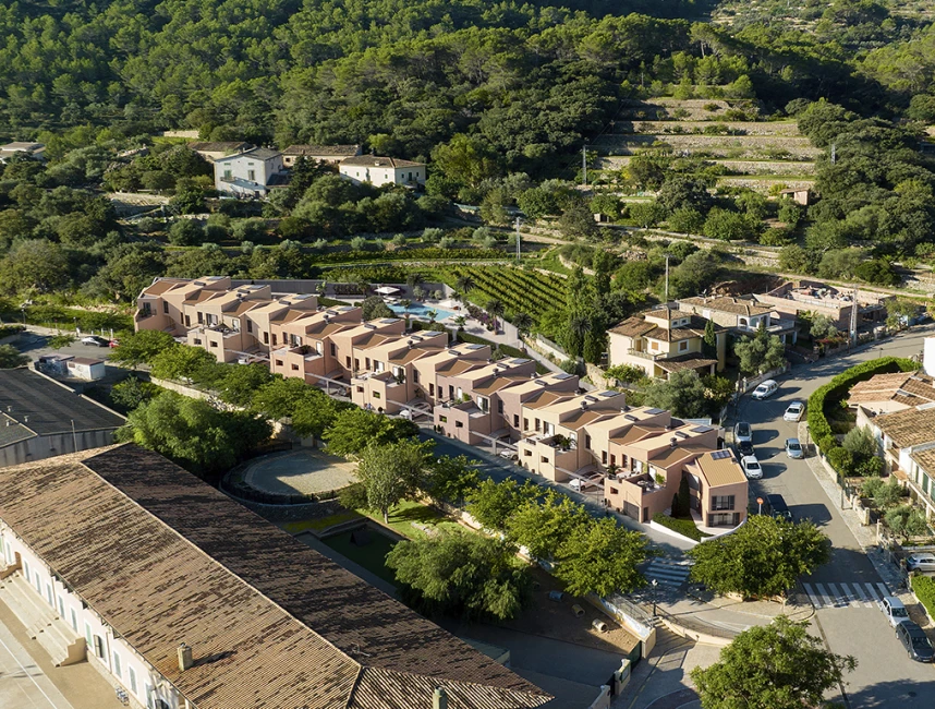 New development in Esporlas: Terraced houses with communal pool-18