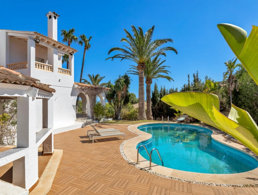 Family-friendly villa in walking distance to the beach-17