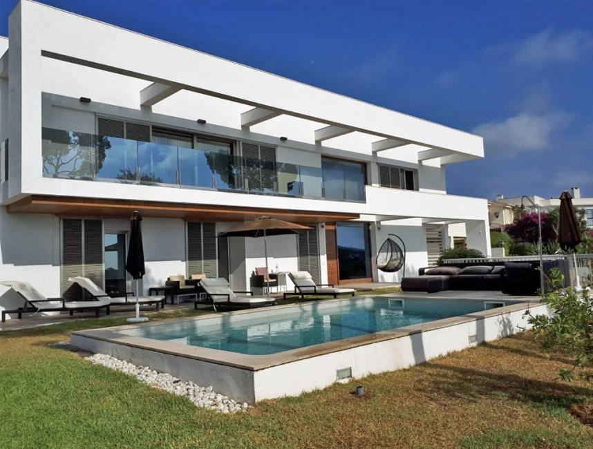 Moderne Villa mit fantastischem Ausblick-1