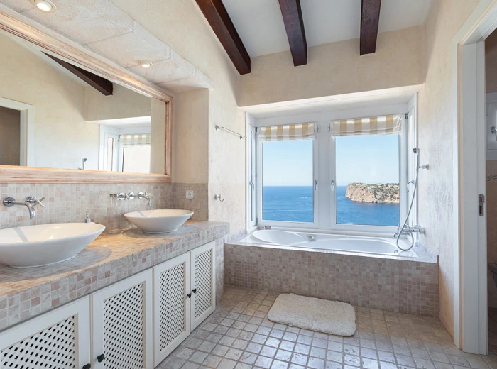 Mediterrane villa met prachtig uitzicht op zee-12