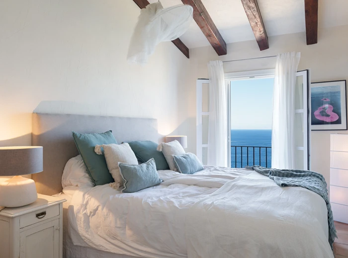 Mediterranean Villa with magnificent sea views-15