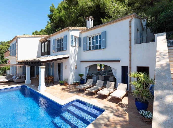 Mediterranean Villa with magnificent sea views-10