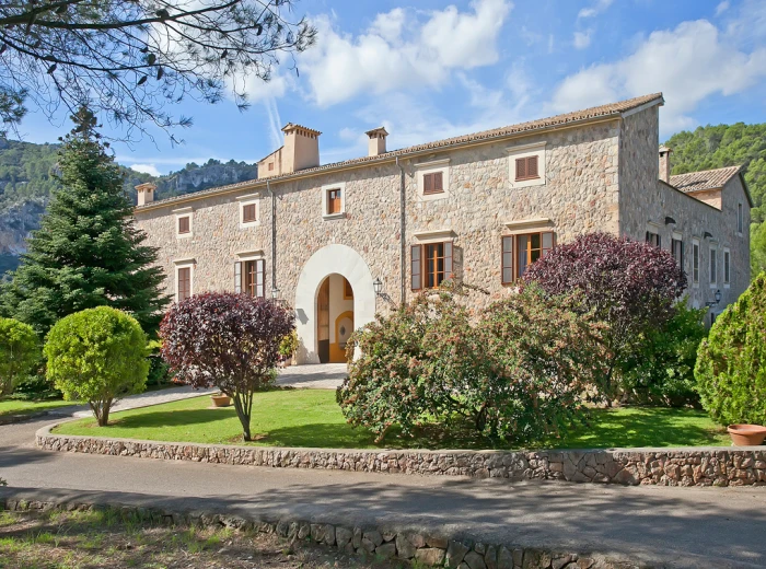 Exquisita casa señorial en medio del valle de la Tramuntana en Puigpunyent, Mallorca-1