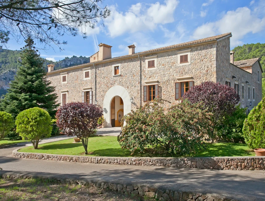 Squisita casa padronale nella valle di Tramuntana a Puigpunyent, Maiorca-1