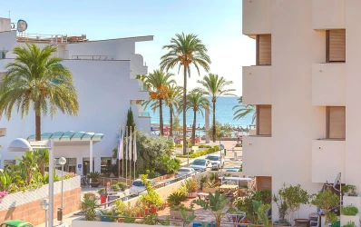 Luminoso appartamento ristrutturato con vista sul mare, Palma Beach