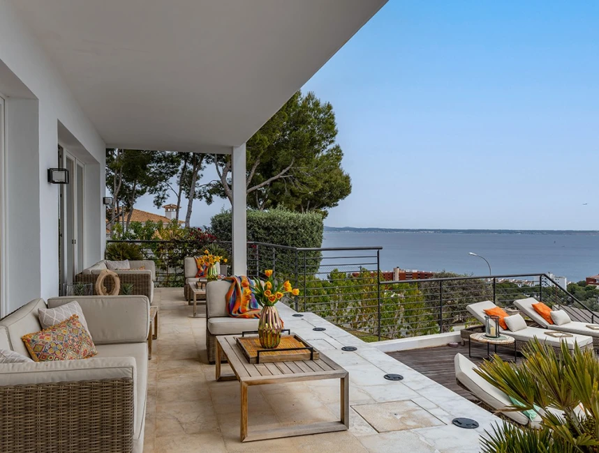 Villa avec vue sur la mer dans un quartier résidentiel calme-3