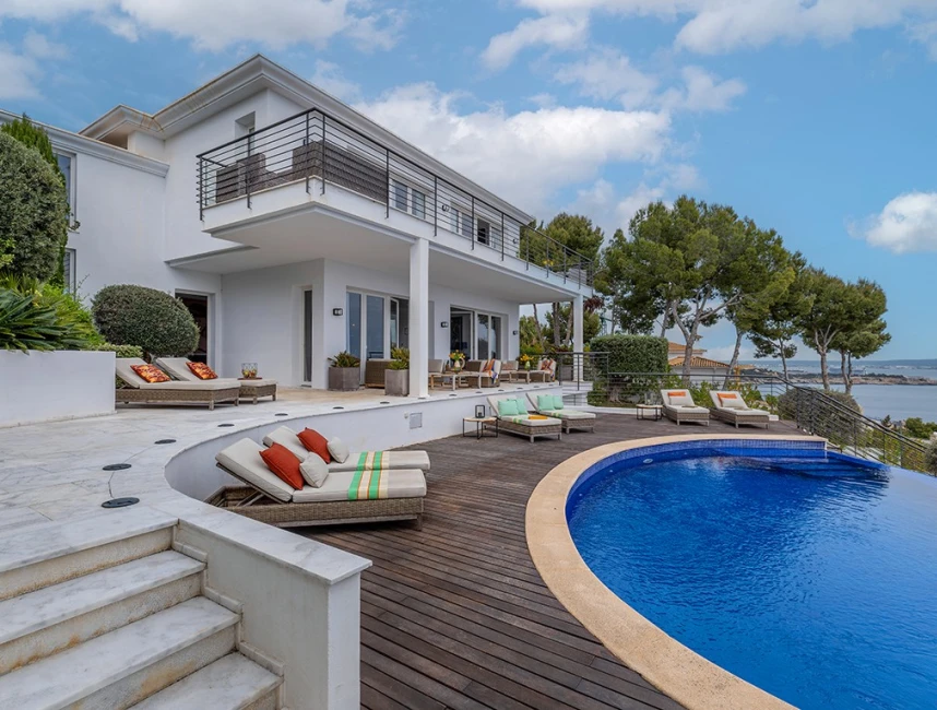 Villa avec vue sur la mer dans un quartier résidentiel calme-1
