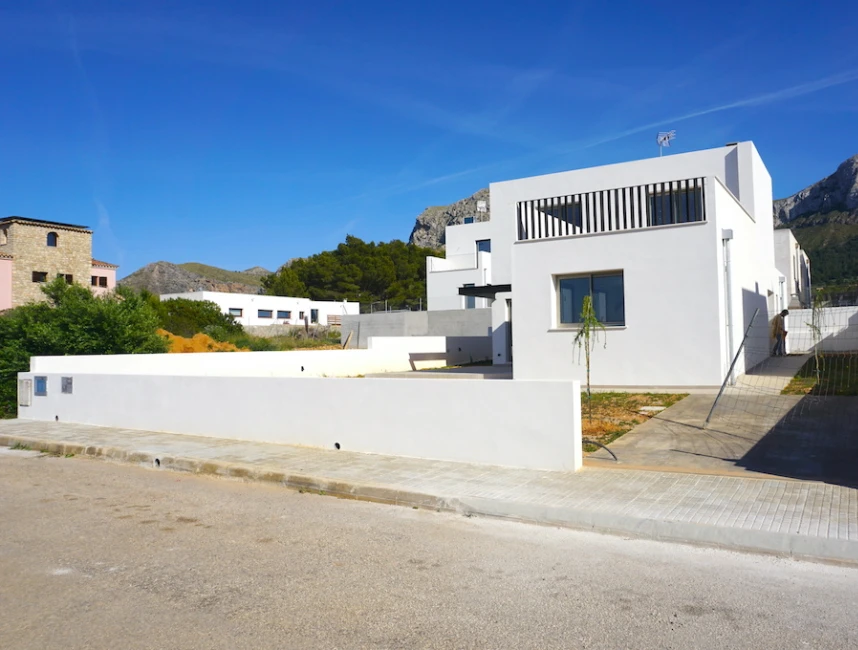 Nowo wybudowana willa z widokiem na morze i basenem w Colònia St. Pere-2