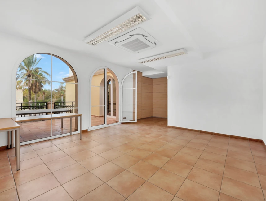 Außergewöhnliches Büro in Santa Ponsa: Raum und private Terrasse-4