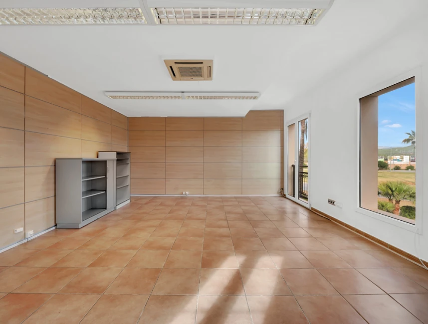 Außergewöhnliches Büro in Santa Ponsa: Raum und private Terrasse-6