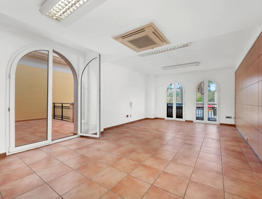 Außergewöhnliches Büro in Santa Ponsa: Raum und private Terrasse-3