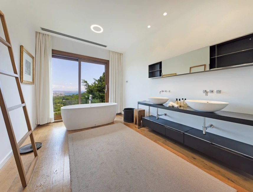 Luxusvilla mit Blick auf die Bucht von Palma-12