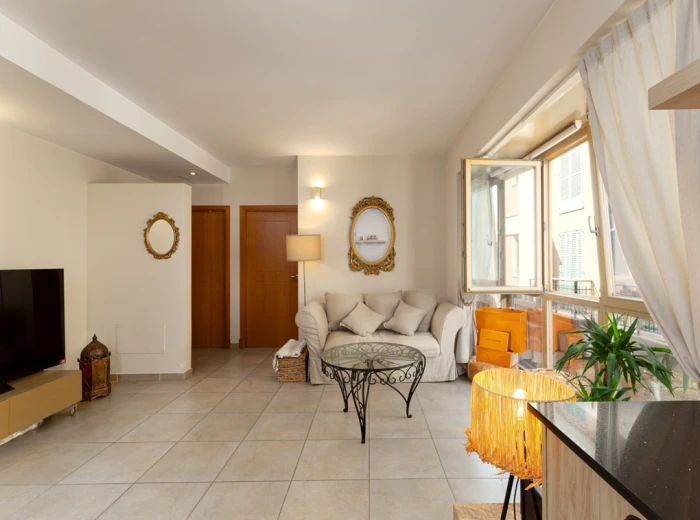 Apartamento precioso y soleado con ascensor en Palma, Casco Antiguo-2