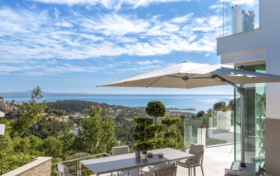 Unik villa med panoramautsikt över havet