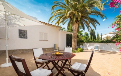 Twee mediterrane villa's op één perceel in Cala Blava
