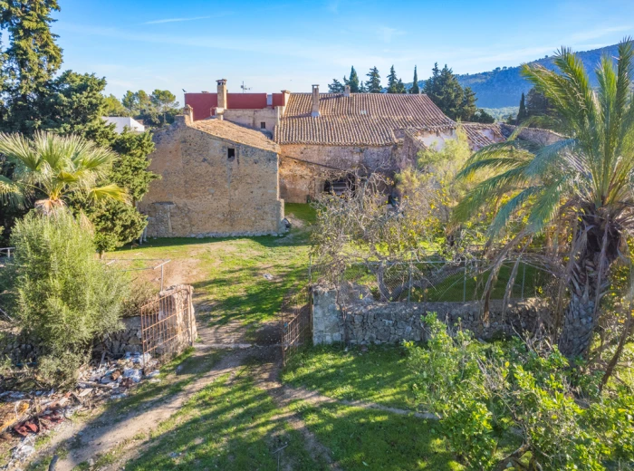 Beautiful old finca with renovation project very close to Pollensa-1