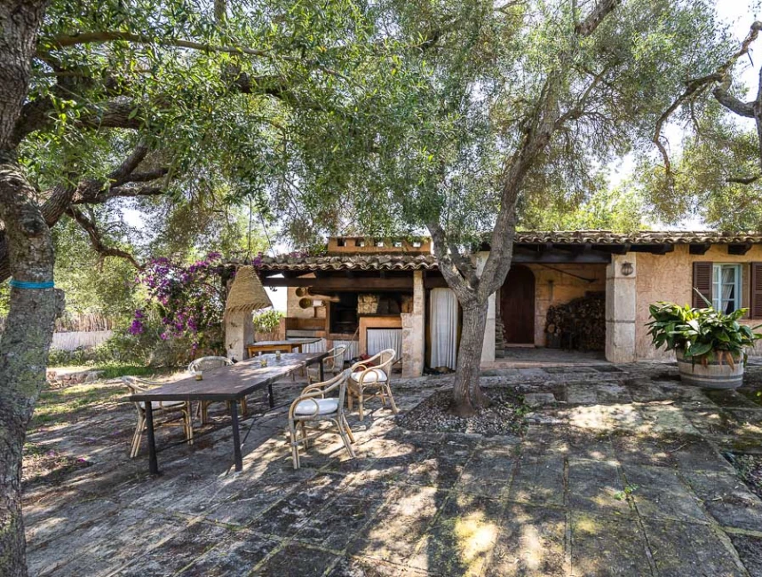 Impressive finca with a lot of character in an idyllic location-18