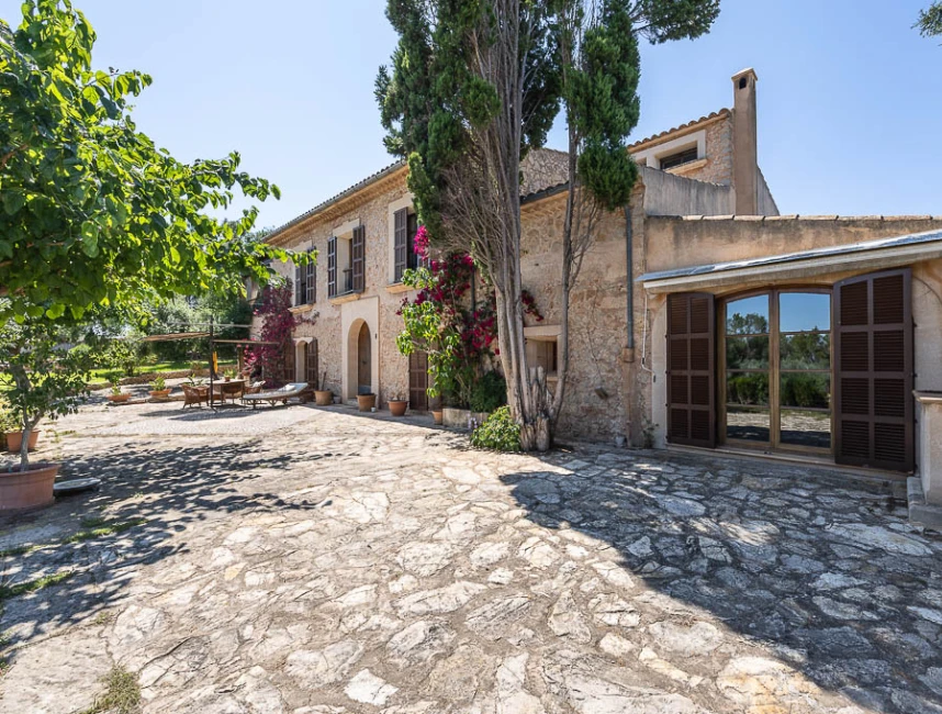 Impressive finca with a lot of character in an idyllic location-3