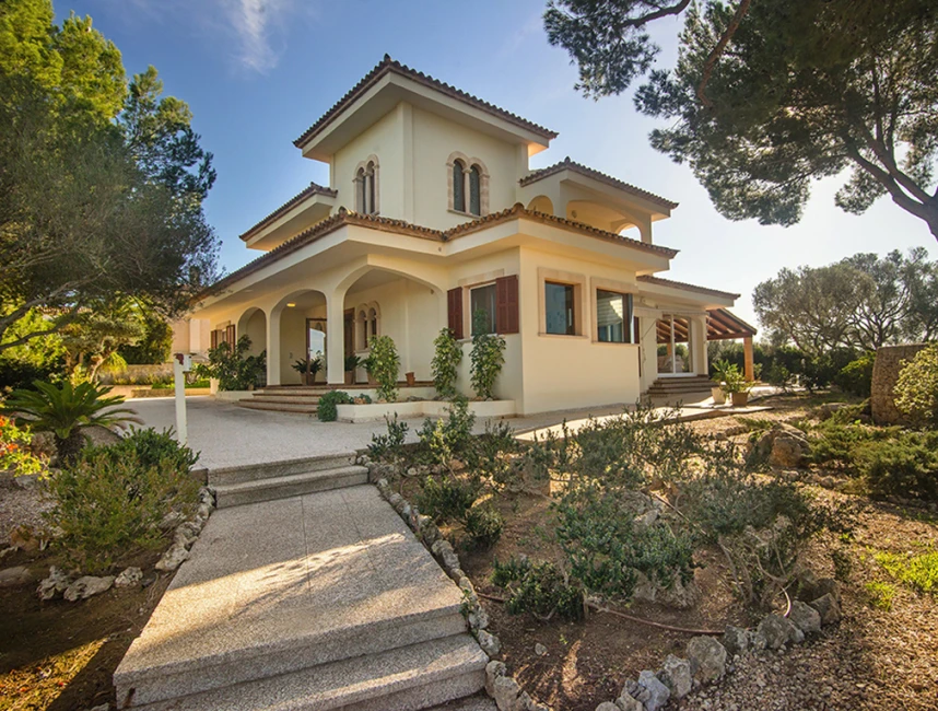 Villa with great privacy and panoramic views-19