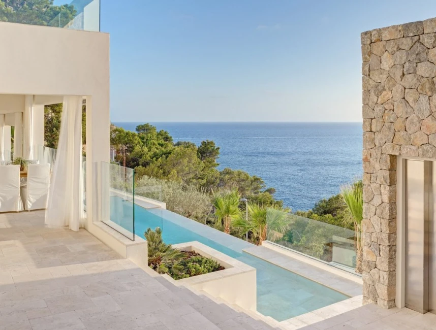 Moderne villa met adembenemend uitzicht op zee-12