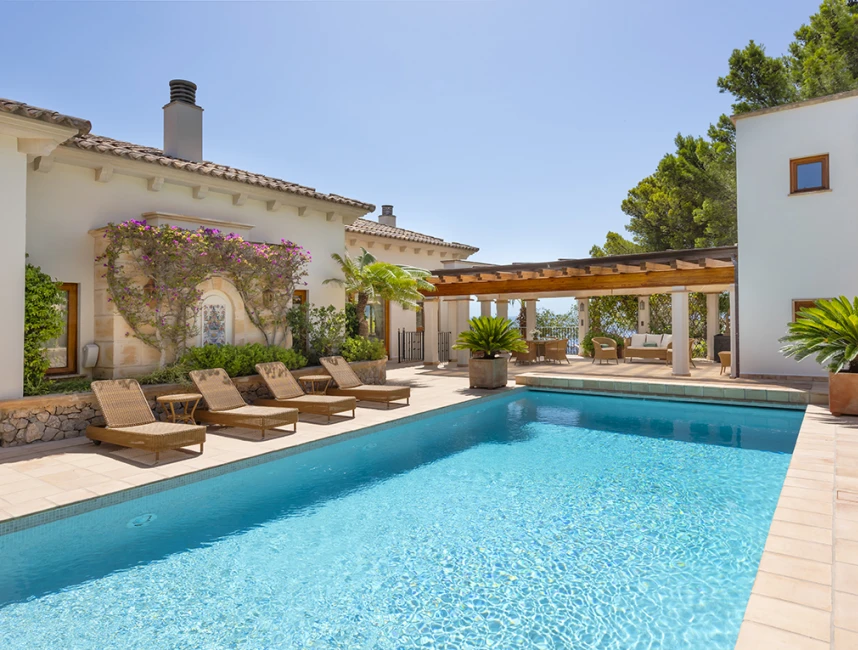 Mediterranean villa in impressive location-15