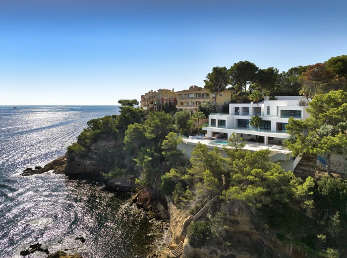 Modern villa vid havet med privat tillgång till havet-1