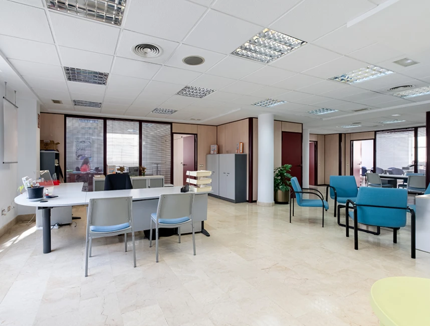 Fantastic office space with parking in the heart of Palma-2