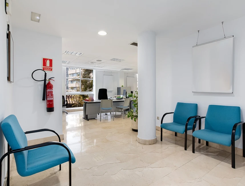 Fantastic office space with parking in the heart of Palma-8
