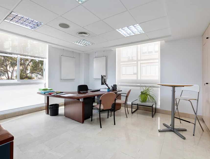 Fantastic office space with parking in the heart of Palma-4