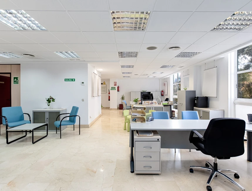 Fantastic office space with parking in the heart of Palma-5