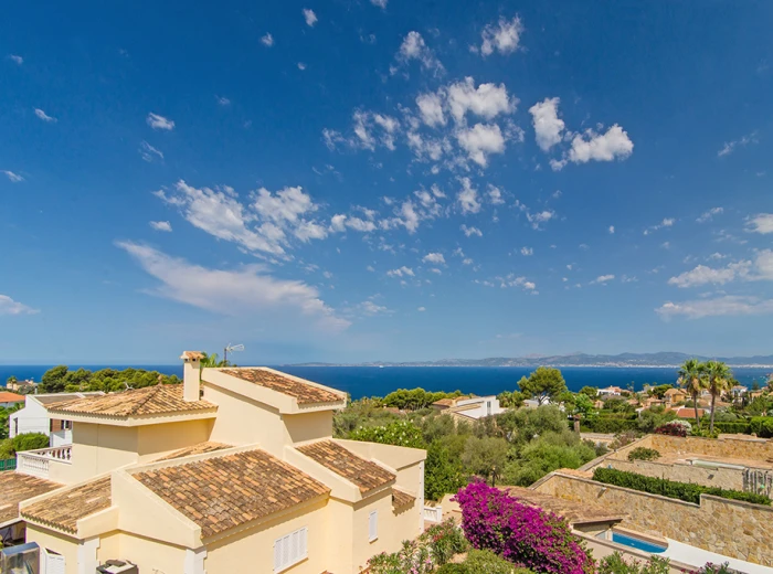 Villa mediterránea con impresionantes vistas al mar en Bahia Azul-15