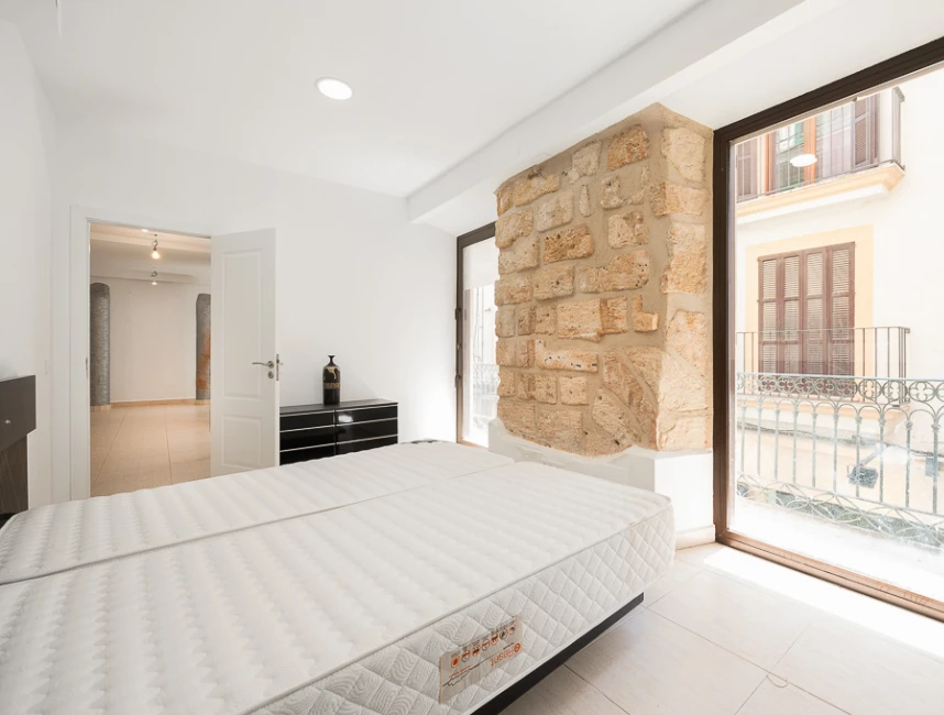 Spacious flat with potential in the Old Town - Palma-7