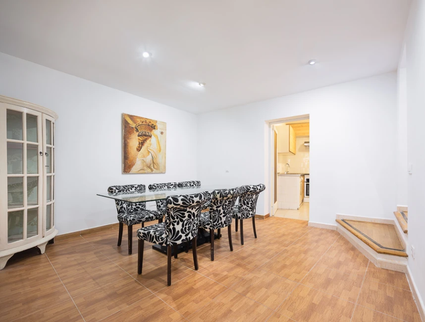 Spacious flat with potential in the Old Town - Palma-4