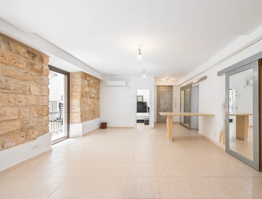 Spacious flat with potential in the Old Town - Palma-1