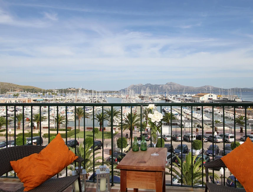 Excellent seafront apartment in Puerto Pollensa-1