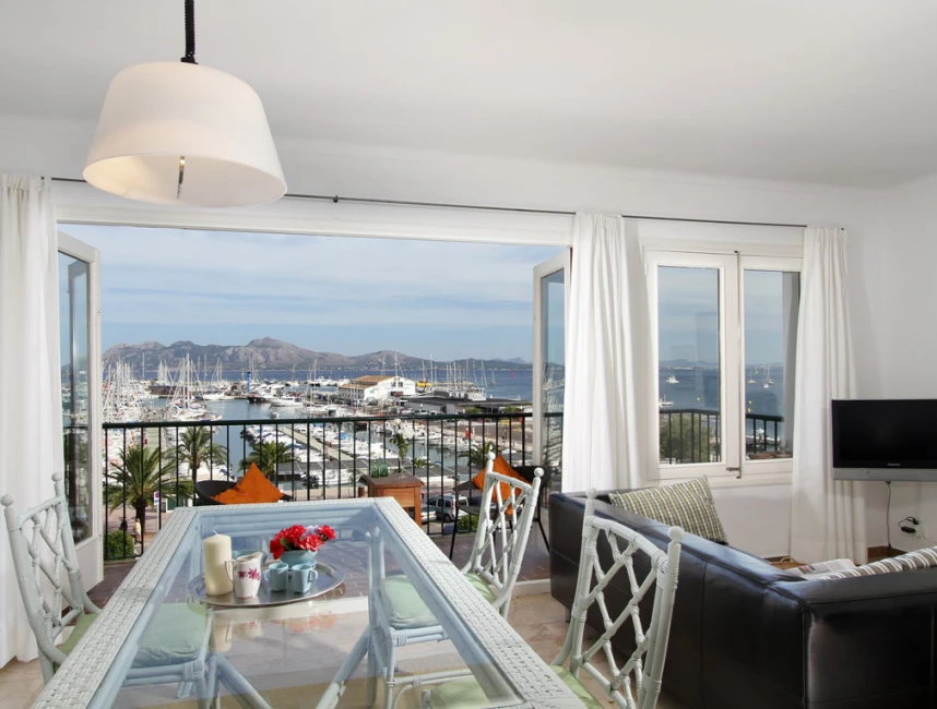 Excellent seafront apartment in Puerto Pollensa-2