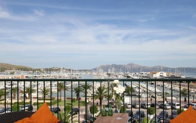 Excellent seafront apartment in Puerto Pollensa