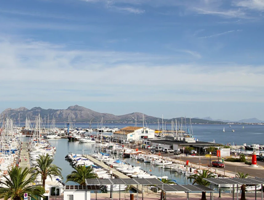 Excellent seafront apartment in Puerto Pollensa-15