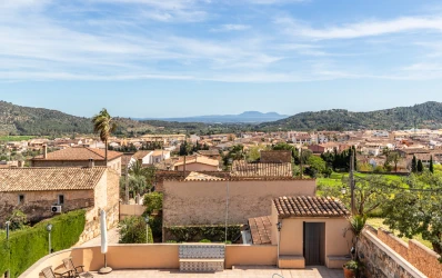 Villa with fantastic views in Alaró