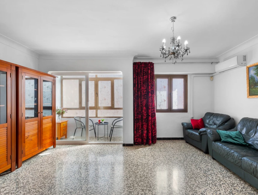 Flat with Potential and parking in Palma Beach-9