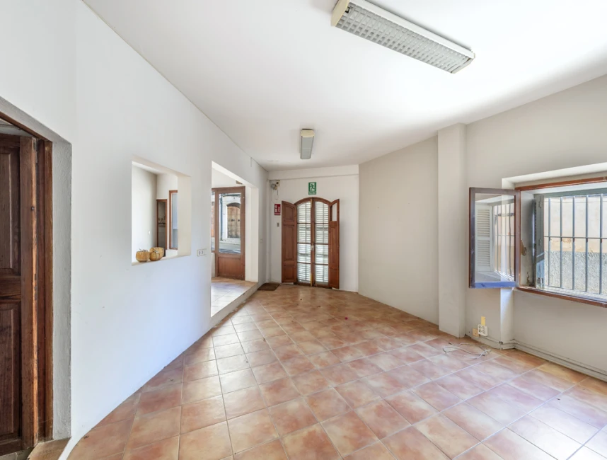 Exciting renovation opportunity in Campanet-10