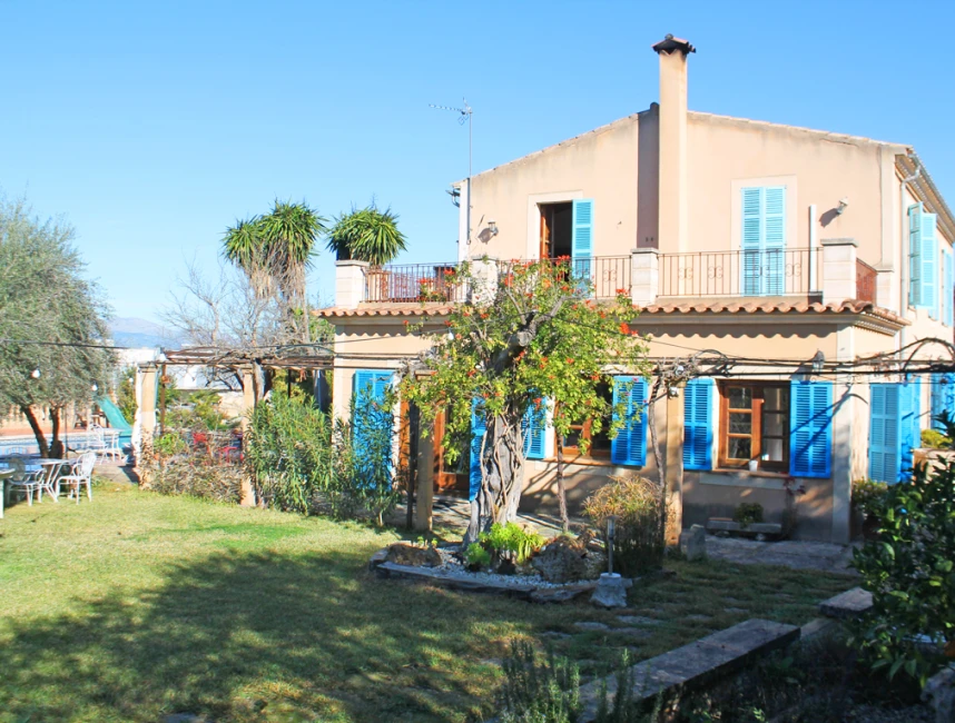 Great family home in the village of Sineu-1