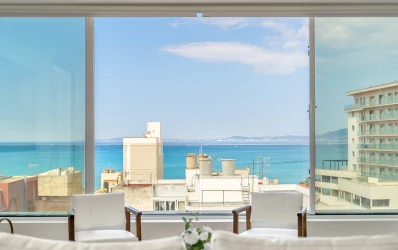 Penthouse spectaculaire de style loft avec vue sur la mer