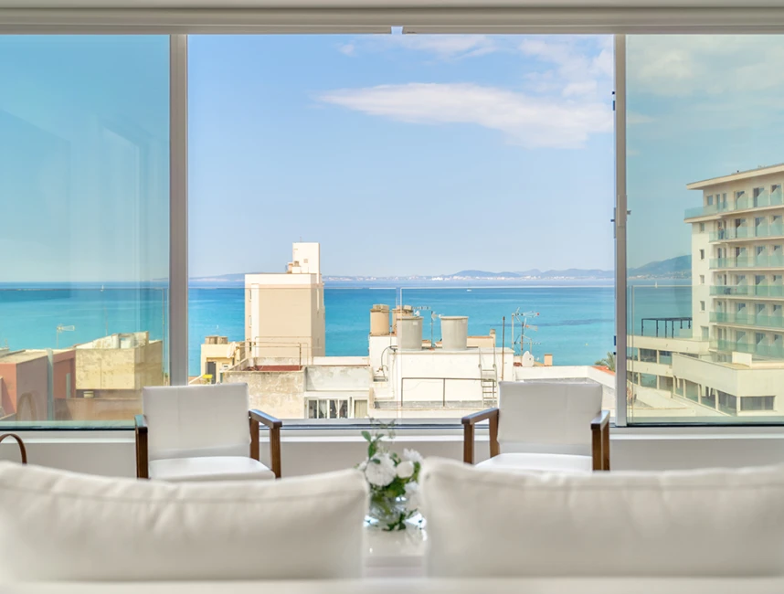 Penthouse spectaculaire de style loft avec vue sur la mer-1